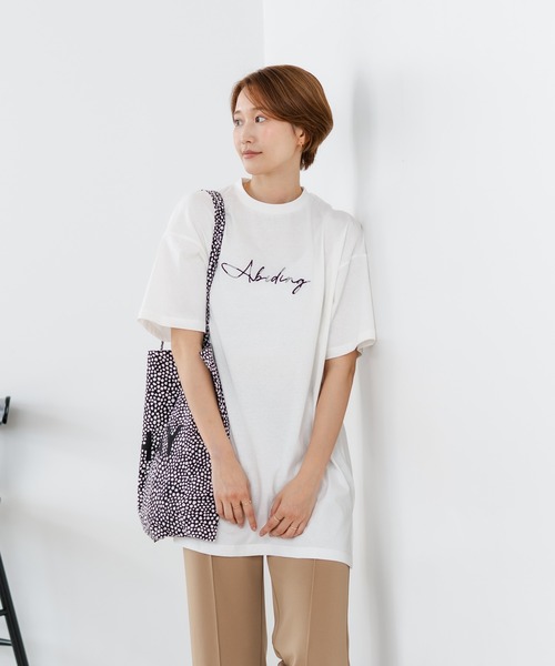 fort point(フォーポイント)の「【C-FORTPOINT/フォートポイント】【動きやすいサイドスリット入り】フロントロゴ 刺繍チュニック ゆったりシルエット 体形カバー シンプル カジュアル(Tシャツ/カットソー・レディース・チャコールグレー/ブラック/ベージュ/オフホワイト・FREE)」の8枚目の写真