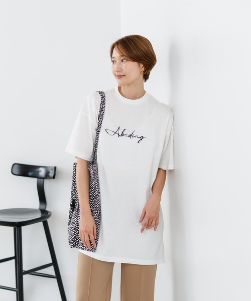 fort point(フォーポイント)の「【C-FORTPOINT/フォートポイント】【動きやすいサイドスリット入り】フロントロゴ 刺繍チュニック ゆったりシルエット 体形カバー シンプル カジュアル(Tシャツ/カットソー・レディース・チャコールグレー/ブラック/ベージュ/オフホワイト・FREE)」の5枚目の写真