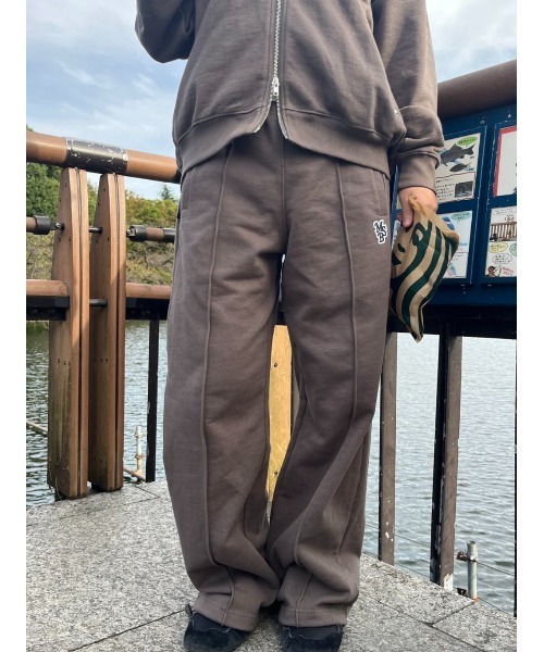 My sugar Babe（マイシュガーベイブ）の「2way Tuck Sweat pants（スウェットパンツ・メンズ・チャコール/レッド・LARGE/MEDIUM）」の4枚目の写真
