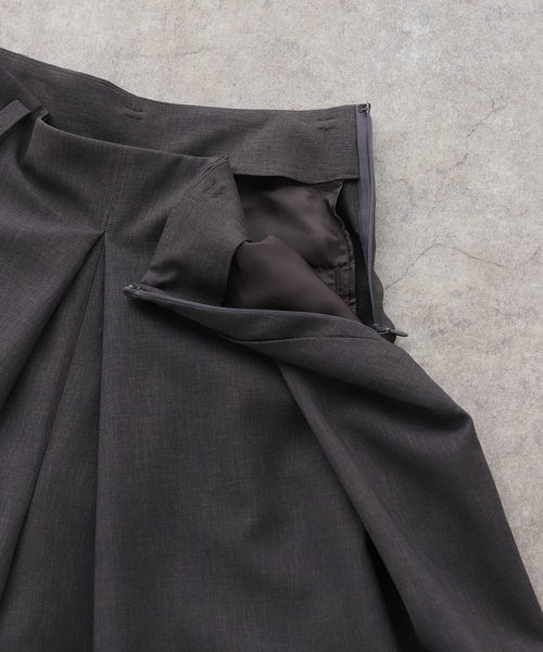 IENA LA BOUCLE（イエナラブークル）の「《洗濯機洗い可》IENA LA BOUCLE ウーステッドライクタックパンツ（その他パンツ・レディース・チャコールグレー・36/38）」の6枚目の写真