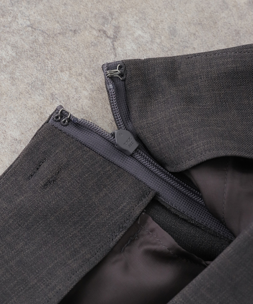 IENA LA BOUCLE（イエナラブークル）の「《洗濯機洗い可》IENA LA BOUCLE ウーステッドライクタックパンツ（その他パンツ・レディース・チャコールグレー・36/38）」の5枚目の写真