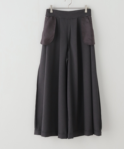 IENA LA BOUCLE（イエナラブークル）の「《洗濯機洗い可》IENA LA BOUCLE ウーステッドライクタックパンツ（その他パンツ・レディース・チャコールグレー・36/38）」の4枚目の写真