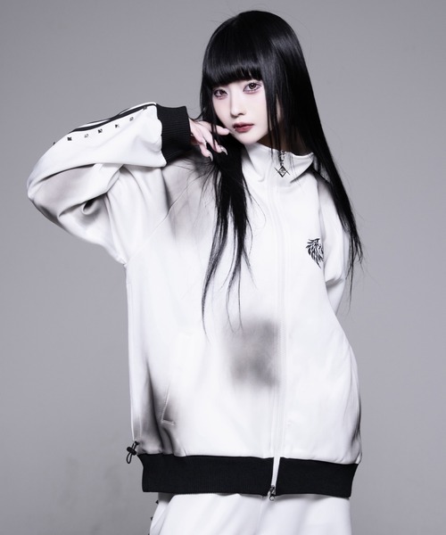 REFLEM(レフレム)の「『REFLEM/レフレム』スプレー加工スタッズライントラックジャージ(ジャージ・レディース・ホワイト/ブラック/グレー・FREE)」の22枚目の写真