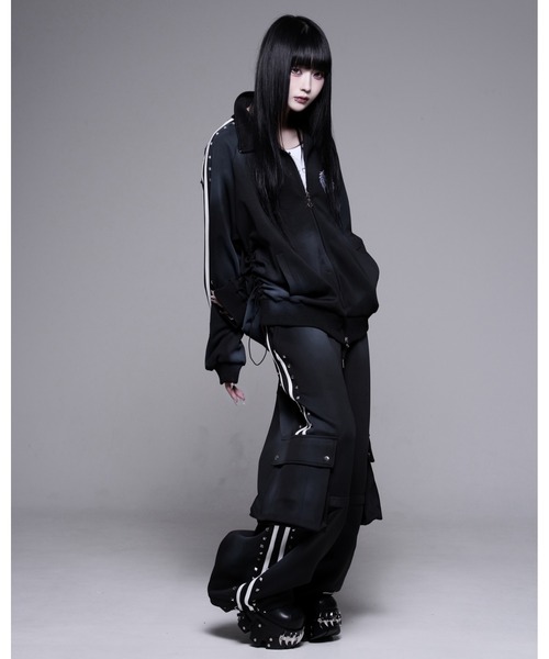 REFLEM(レフレム)の「『REFLEM/レフレム』スプレー加工スタッズライントラックジャージ(ジャージ・レディース・ホワイト/ブラック/グレー・FREE)」の8枚目の写真