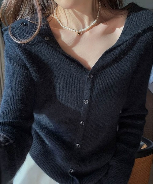 kirakiraShop(キラキラショップ)の「オープンカラー ボタン リブ ニット(ニット/セーター・レディース・ブラック/レッド/オフホワイト・FREE)」の1枚目の写真