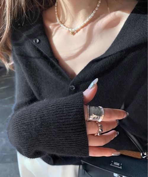 kirakiraShop(キラキラショップ)の「オープンカラー ボタン リブ ニット(ニット/セーター・レディース・ブラック/レッド/オフホワイト・FREE)」の13枚目の写真