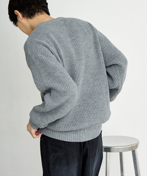 U.S. POLO ASSN.(ユーエスポロアッスン)の「U.S. POLO ASSN. × PUBLUX/ユーエスポロアッスン 別注 ワンポイント 刺繍 畦編み クルーネック ニット プルオーバー 限定展開(ニット/セーター・メンズ・グレー/ブラック/ネイビー/サックスブルー・LARGE/MEDIUM/SMALL)」の6枚目の写真