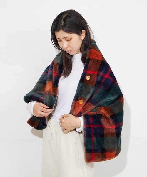 BIRTHDAY BAR(バースデイバー)の「チェックファーポンチョブランケット(ブランケット・レディース・レッド/ネイビー/イエロー・0)」の7枚目の写真