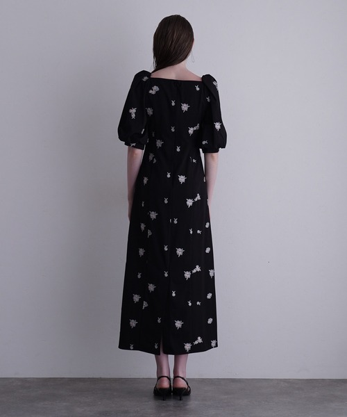 atlo（アトロ）の「ミモレ&袖あり フォーマル 花刺繍  ギャザースリーブ Iライン セレモニー 結婚式二次会 パーティードレス お呼ばれ オケージョンドレス 同窓会成人式（ドレス・レディース・ベージュ/ブラック/チャコール・M）」の6枚目の写真