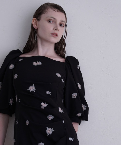 atlo（アトロ）の「ミモレ&袖あり フォーマル 花刺繍  ギャザースリーブ Iライン セレモニー 結婚式二次会 パーティードレス お呼ばれ オケージョンドレス 同窓会成人式（ドレス・レディース・ベージュ/ブラック/チャコール・M）」の12枚目の写真