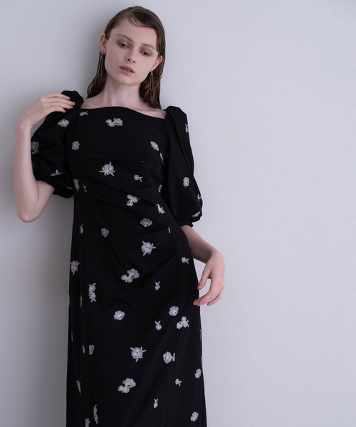 atlo（アトロ）の「ミモレ&袖あり フォーマル 花刺繍  ギャザースリーブ Iライン セレモニー 結婚式二次会 パーティードレス お呼ばれ オケージョンドレス 同窓会成人式（ドレス・レディース・ベージュ/ブラック/チャコール・M）」の13枚目の写真
