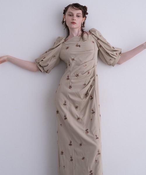 atlo（アトロ）の「ミモレ&袖あり フォーマル 花刺繍  ギャザースリーブ Iライン セレモニー 結婚式二次会 パーティードレス お呼ばれ オケージョンドレス 同窓会成人式（ドレス・レディース・ベージュ/ブラック/チャコール・M）」の22枚目の写真