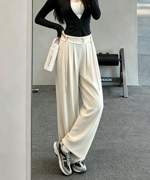 BLoomMe(ブルームミー)の「落ち感のあるワイドシルエットが大人らしいウエストデザインパンツ(スラックス・レディース・ベージュ/ダークグレー/オフホワイト/ブラウン/ブラック・M)」の15枚目の写真