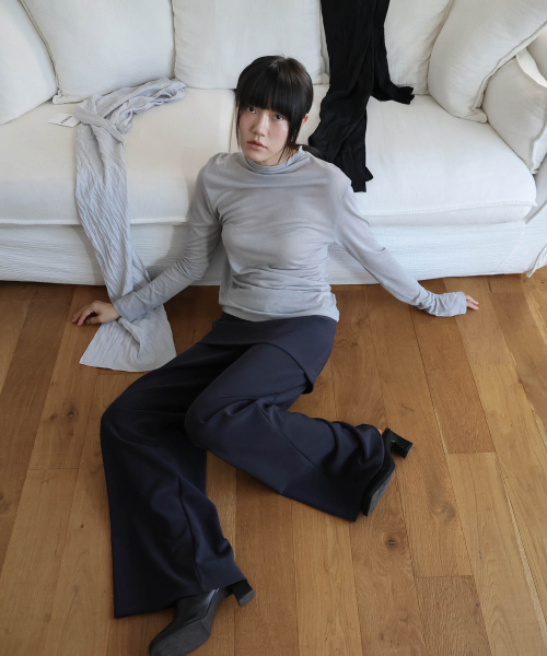 LYNTE（リンテ）の「シャドウ ハーフネックトップス（ライトグレー）（Tシャツ/カットソー・レディース・その他・FREE）」の3枚目の写真