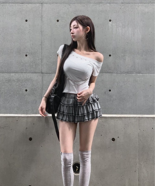 KsG(ケーエスジー)の「チェーンデザインアシメトップス(Tシャツ/カットソー・レディース・ホワイト/ブラック・MEDIUM/SMALL)」の5枚目の写真
