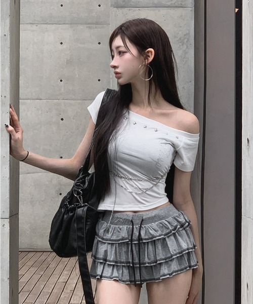 KsG(ケーエスジー)の「チェーンデザインアシメトップス(Tシャツ/カットソー・レディース・ホワイト/ブラック・MEDIUM/SMALL)」の3枚目の写真