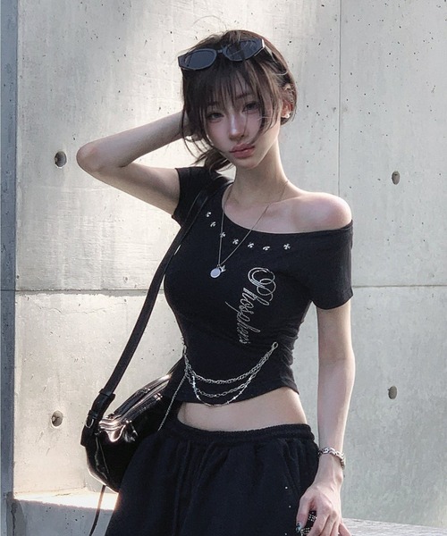 KsG(ケーエスジー)の「チェーンデザインアシメトップス(Tシャツ/カットソー・レディース・ホワイト/ブラック・MEDIUM/SMALL)」の7枚目の写真