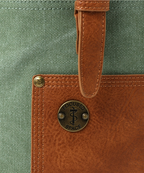 Focused Space（フォーカスドスペース）の「THE PIONEER RUCKSACK BACKPACK バックパック デイパック（バックパック/リュック・メンズ・グリーン/ブラウン・ONE SIZE）」の6枚目の写真