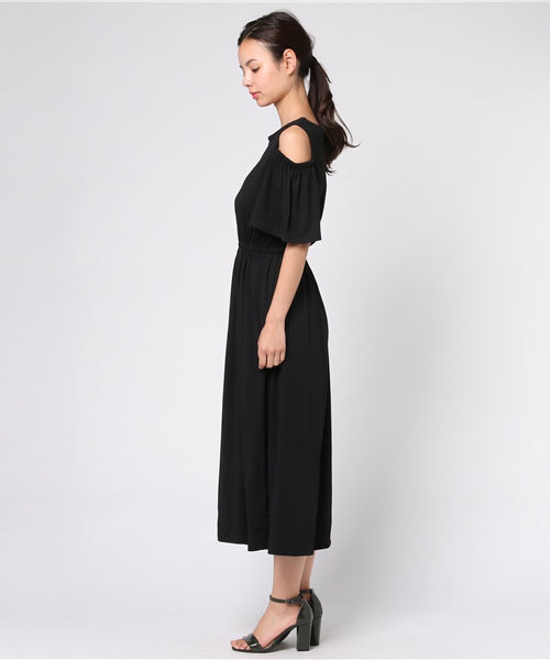 LHELBIE(レルビエ)の「フレアオープンショルダーオールインワン(つなぎ/オールインワン・レディース・ベージュ/グリーン/ブラック・M)」の5枚目の写真