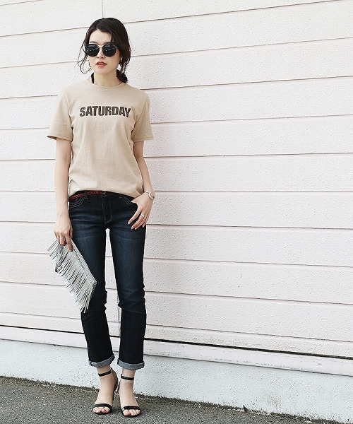 reca（レカ）の「weekly　ロゴTシャツ（Tシャツ/カットソー・レディース・ベージュ/オフホワイト/グレー/ブルー・FREE）」の4枚目の写真