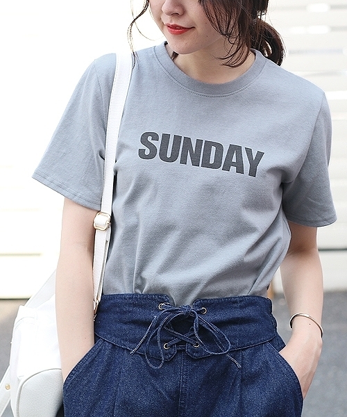 reca（レカ）の「weekly　ロゴTシャツ（Tシャツ/カットソー・レディース・ベージュ/オフホワイト/グレー/ブルー・FREE）」の3枚目の写真