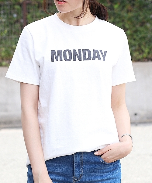 reca（レカ）の「weekly　ロゴTシャツ（Tシャツ/カットソー・レディース・ベージュ/オフホワイト/グレー/ブルー・FREE）」の2枚目の写真