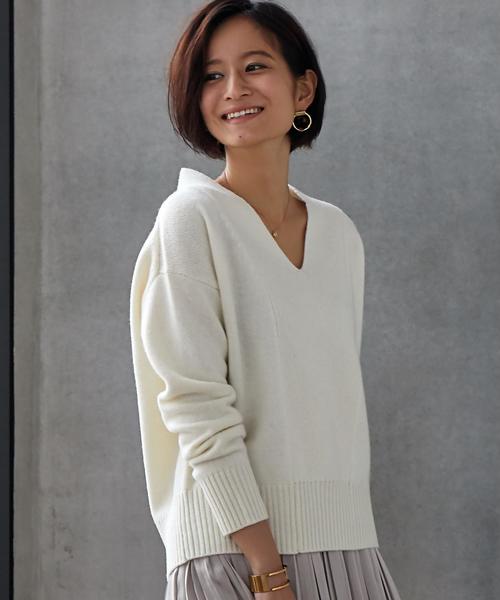 green label relaxing（グリーンレーベルリラクシング）の「KF Vネック キリカエ ニット ◆（ニット/セーター・レディース・ライトブルー/オフホワイト/モカ・FREE）」の2枚目の写真