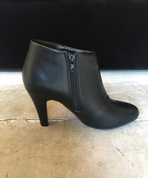 Banner Barrett（バナーバレット）の「【WEB限定】ショートブーツ（ブーツ・レディース・ブラック・36/37/38）」の3枚目の写真