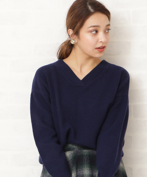 N.(N. Natural Beauty Basic)(エヌエヌナチュラルビューティーベーシック)の「◆ラムウールVネックニット(ニット/セーター・レディース・ホワイト/ネイビー/グレー/グリーン/ピンク・MEDIUM)」の1枚目の写真