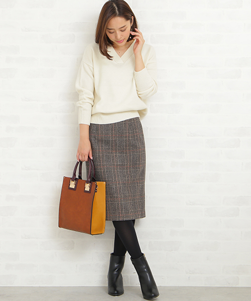 N.(N. Natural Beauty Basic)(エヌエヌナチュラルビューティーベーシック)の「◆ラムウールVネックニット(ニット/セーター・レディース・ホワイト/ネイビー/グレー/グリーン/ピンク・MEDIUM)」の7枚目の写真