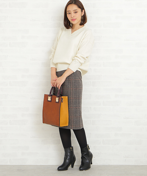N.(N. Natural Beauty Basic)(エヌエヌナチュラルビューティーベーシック)の「◆ラムウールVネックニット(ニット/セーター・レディース・ホワイト/ネイビー/グレー/グリーン/ピンク・MEDIUM)」の8枚目の写真