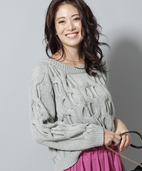 Andemiu（アンデミュウ）の「ザックリケーブルニットプルオーバー776618（ニット/セーター・レディース・ホワイト/イエロー/グレー・FREE）」の2枚目の写真