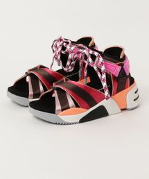 ★お洒落★ MARC JACOBS Jマーク ストラップ スポーツサンダル Marc Jacobs The J Marc Strap Embroidered Daisy Sport Sandals