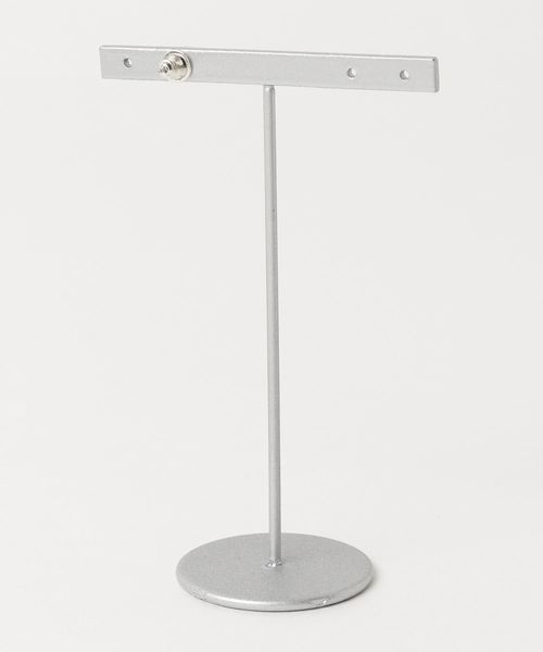 Dr MONROE(ドクターモンロー)の「SV925 ロゴマークピアス(ピアス(片耳用)・メンズ・シルバー・ONE SIZE)」の2枚目の写真