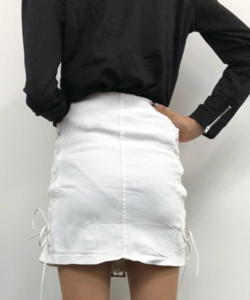 SPIGA（スピーガ）の「ｻｲﾄﾞﾚｰｽｱｯﾌﾟﾃﾞｻﾞｲﾝﾐﾆSK（スカート・レディース・ホワイト/ブラック・SMALL/MEDIUM）」の5枚目の写真