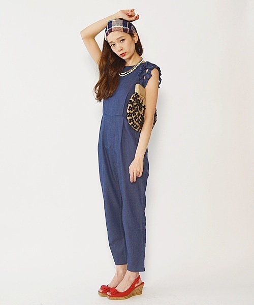 Khaju(カージュ)の「Khaju:デニムコンビネゾン□(つなぎ/オールインワン・レディース・インディゴブルー/ライトブルー・ONE SIZE)」の2枚目の写真