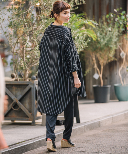 Munich（ミューニック）の「リネンレーヨンストライプビッグシルエットロングシャツ（シャツ/ブラウス・レディース・ホワイト/ブラック/ネイビー・FREE）」の13枚目の写真