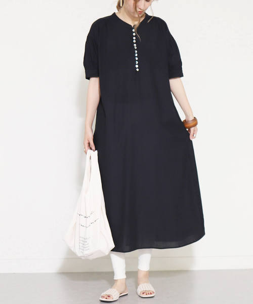 reca（レカ）の「シェルボタンビッグシルエットワンピース（ワンピース・レディース・ブラック/ベージュ/キャメル・M）」の2枚目の写真