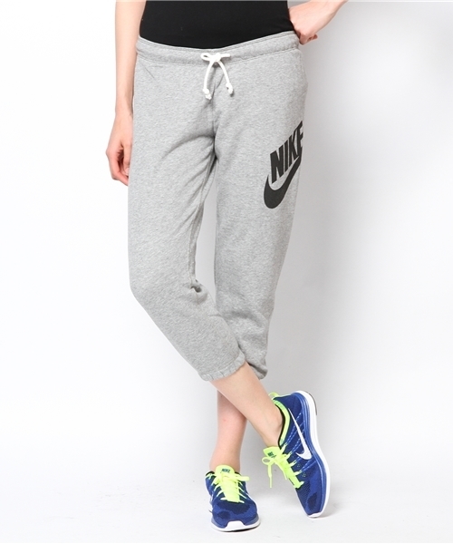 NIKE（ナイキ）の「ナイキ ラリー カプリ スウェットパンツ AS NIKE RALLY CAPRI-LOGO 545797（その他パンツ・レディース・ブラック/グレー・SMALL/MEDIUM）」の2枚目の写真