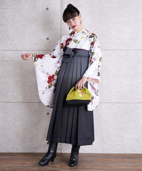 utatane的「袴セット 淡色につばき(和服)」