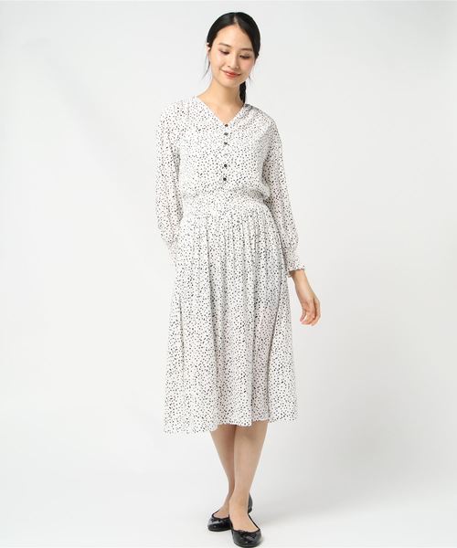 NOLLEY’S(ノーリーズ)の「割繊デシンシャーリングワンピース(ワンピース・レディース・ホワイト系その他4/ネイビー/キャメル・36/38)」の8枚目の写真