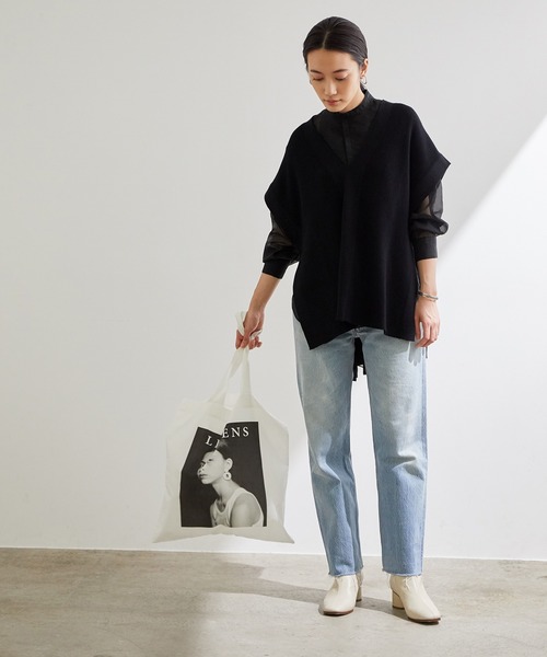 ADAM ET ROPE'（アダムエロペ）の「【WEB限定】シルクMIXニットベスト（ベスト・レディース・ブラック/キナリ・FREE）」の11枚目の写真