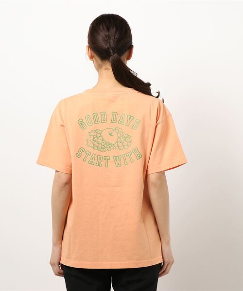 FRUIT OF THE LOOM(フルーツオブザルーム)の「ルーズシャツ / Tシャツ / 半袖 / バック / ロゴ / プリント / ワンポイント / カジュアル / セットアップ(Tシャツ/カットソー・レディース・ブラウン/グレー/オレンジ/グリーン・M/L)」の5枚目の写真