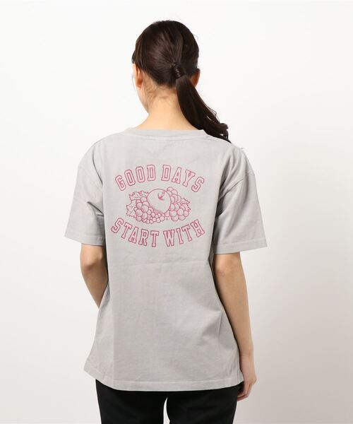 FRUIT OF THE LOOM(フルーツオブザルーム)の「ルーズシャツ / Tシャツ / 半袖 / バック / ロゴ / プリント / ワンポイント / カジュアル / セットアップ(Tシャツ/カットソー・レディース・ブラウン/グレー/オレンジ/グリーン・M/L)」の7枚目の写真