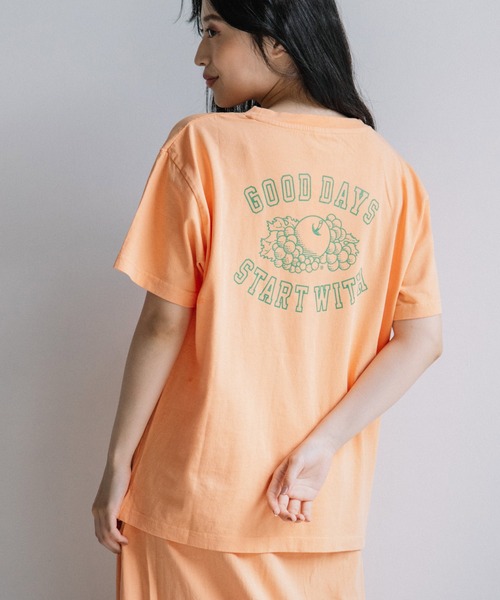 FRUIT OF THE LOOM(フルーツオブザルーム)の「ルーズシャツ / Tシャツ / 半袖 / バック / ロゴ / プリント / ワンポイント / カジュアル / セットアップ(Tシャツ/カットソー・レディース・ブラウン/グレー/オレンジ/グリーン・M/L)」の11枚目の写真
