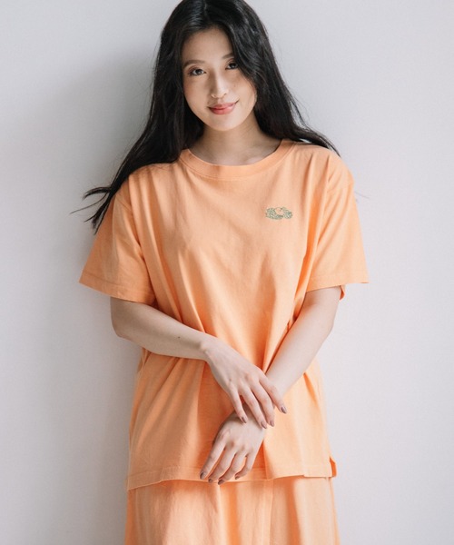 FRUIT OF THE LOOM(フルーツオブザルーム)の「ルーズシャツ / Tシャツ / 半袖 / バック / ロゴ / プリント / ワンポイント / カジュアル / セットアップ(Tシャツ/カットソー・レディース・ブラウン/グレー/オレンジ/グリーン・M/L)」の10枚目の写真