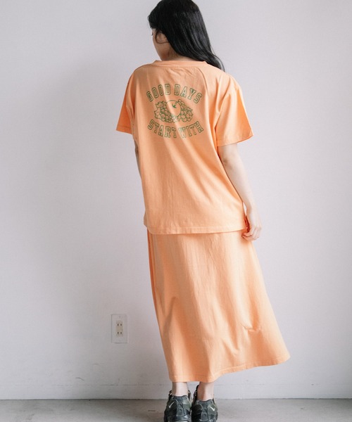 FRUIT OF THE LOOM(フルーツオブザルーム)の「ルーズシャツ / Tシャツ / 半袖 / バック / ロゴ / プリント / ワンポイント / カジュアル / セットアップ(Tシャツ/カットソー・レディース・ブラウン/グレー/オレンジ/グリーン・M/L)」の13枚目の写真