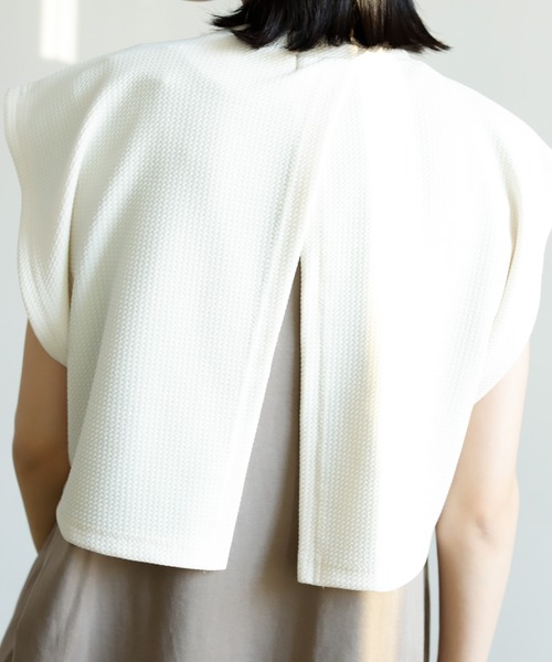 Birthday room（バースデイルーム）の「バックスリット2WAYデザインショート丈カットベスト（ベスト・レディース・ブラック/ベージュ/ライム/アイボリー・FREE）」の19枚目の写真