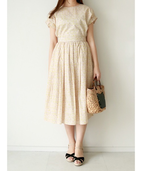 Te chichi(テチチ)の「リバティ柄アソートタックスリーブブラウス(シャツ/ブラウス・レディース・カーキ/イエロー・フリ-)」の12枚目の写真