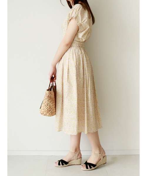 Te chichi(テチチ)の「リバティ柄アソートタックスリーブブラウス(シャツ/ブラウス・レディース・カーキ/イエロー・フリ-)」の13枚目の写真